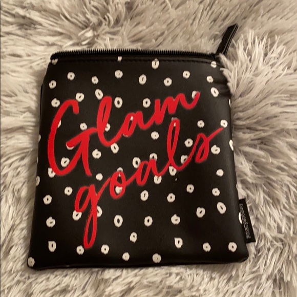 SatinNSteel's tweet photo. So good I had to share! Check out all the items I'm loving on @Poshmarkapp #poshmark #fashion #style #shopmycloset #macys #victoriassecret: https://t.co/589WmRSzHl https://t.co/PR398mdrqZ