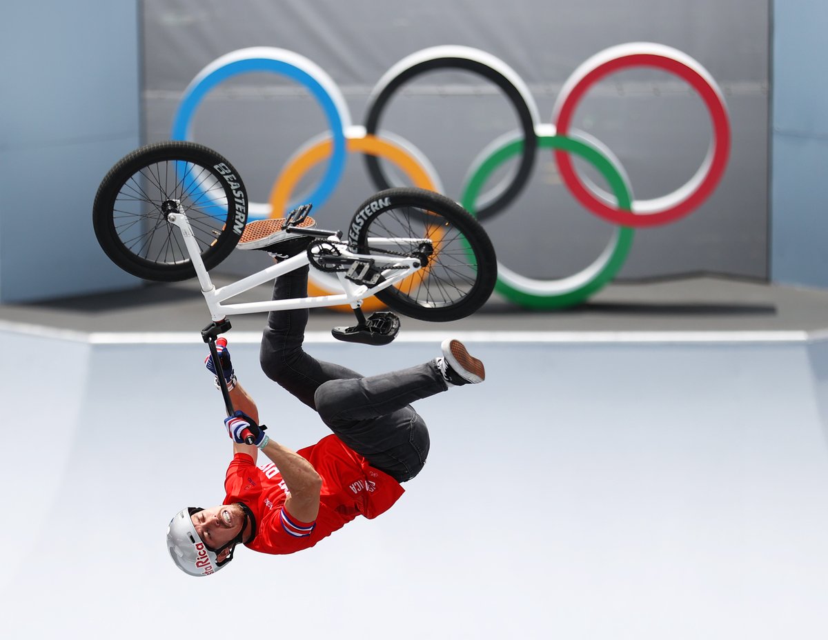 juegosolimpicos's tweet photo. 📸 del debut olímpico del #BMXFreestyle

Latinoamérica en la final: 3/3 ↓
🇻🇪 @Danieldhers
🇨🇷 @kennethTencio06
🇨🇱 Maca Pérez Grasset

#Tokyo2020 #JuegosOlímpicos https://t.co/RnNWSJNURR