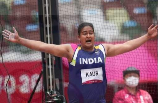 techieto's tweet photo. #KamalpreetKaur! You made us proud. Qualified for final with a throw of 64.0 meters. Currently on number 2. Only behind USA. 🇮🇳
#TokyoOlympics2021 
#Cheer4India
#GoForGold https://t.co/yLbb9Bd26G