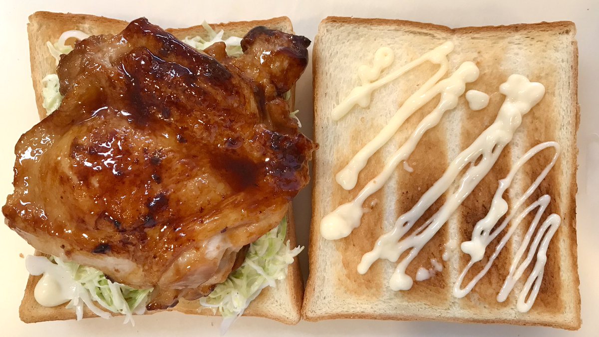 mainooyatsu's tweet photo. ふわたま照り焼きチキンサンド🥪 https://t.co/7lDkiTxxzv