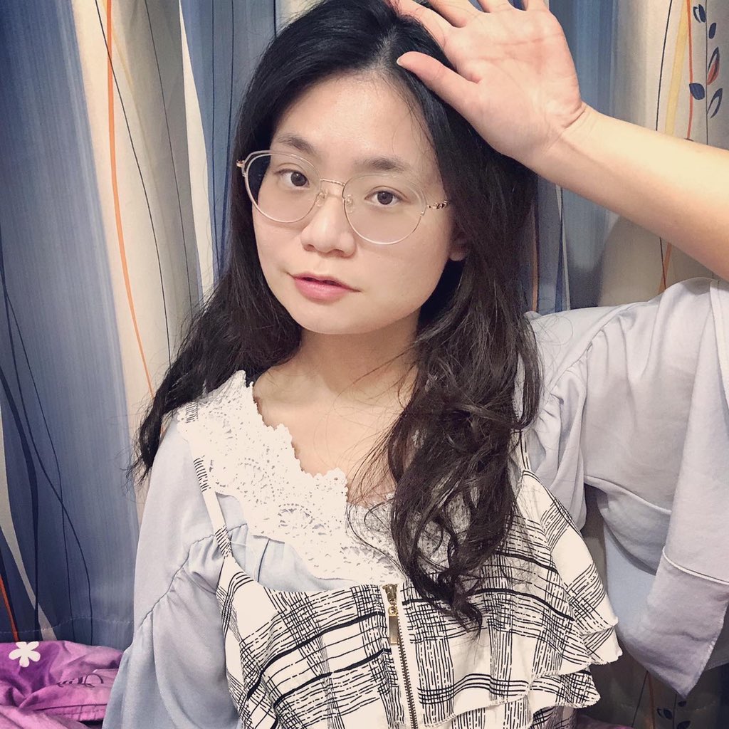 林若曇 人間皮草小狐倪on Twitter 各種借位 手勢的心機小臉照 自拍 自拍照 穿搭 穿搭分享 穿搭日常 穿搭日記