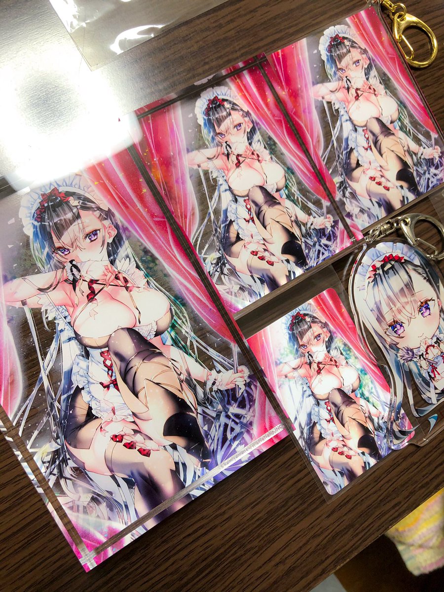 アクリルグッズ販売開始しました💁‍♀️✨
アクリルオーナメント、アクキーのサンプル写真です(実物は少し濃くして頂いてます✨)
オーナメントは化粧箱、プラスチックカード、クロスなどが付属する素敵なセットになります☺️ぜひお迎え下さいね💃
NaNaKo様 @piku5963 
https://t.co/peWolTrzIQ 