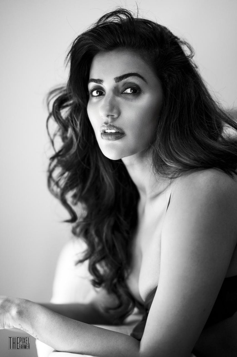 deepak_u11's tweet photo. Sexy & Skilled Actress @iAksharaGowda is part of dir Lingusamy's nxt with Actor RAM !
Actress is paired Opp. @AadhiOfficial ! #Rapo19 #Lingusamy #AksharaGowda #ActorRam @dirlingusamy https://t.co/UeMdxBPrdK