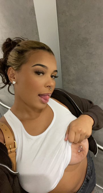 Elevator vibes https://t.co/GjDWHMy4s6