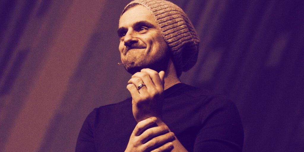 DecryptMedia's tweet photo. Media mogul and erstwhile wine blogger @garyvee picked up a CryptoPunk NFT for $3.7 million. It's the fourth-highest price ever paid for a CryptoPunk. https://t.co/VJa4Qy052V https://t.co/ChiDEMF6Wx