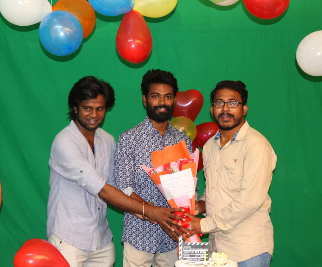 tamilveedhi's tweet photo. Actor @Nakkhul_Jaidev 's next movie
Director #RGKrishnan 's Surprising Birthday Celebration by #Apwawasan5656 Production 's Producer #DatoSubhaskaran & movie team
Stay tuned ✨ for more updates !!!
@PROSakthiSaran https://t.co/Ao3eEaGI4J