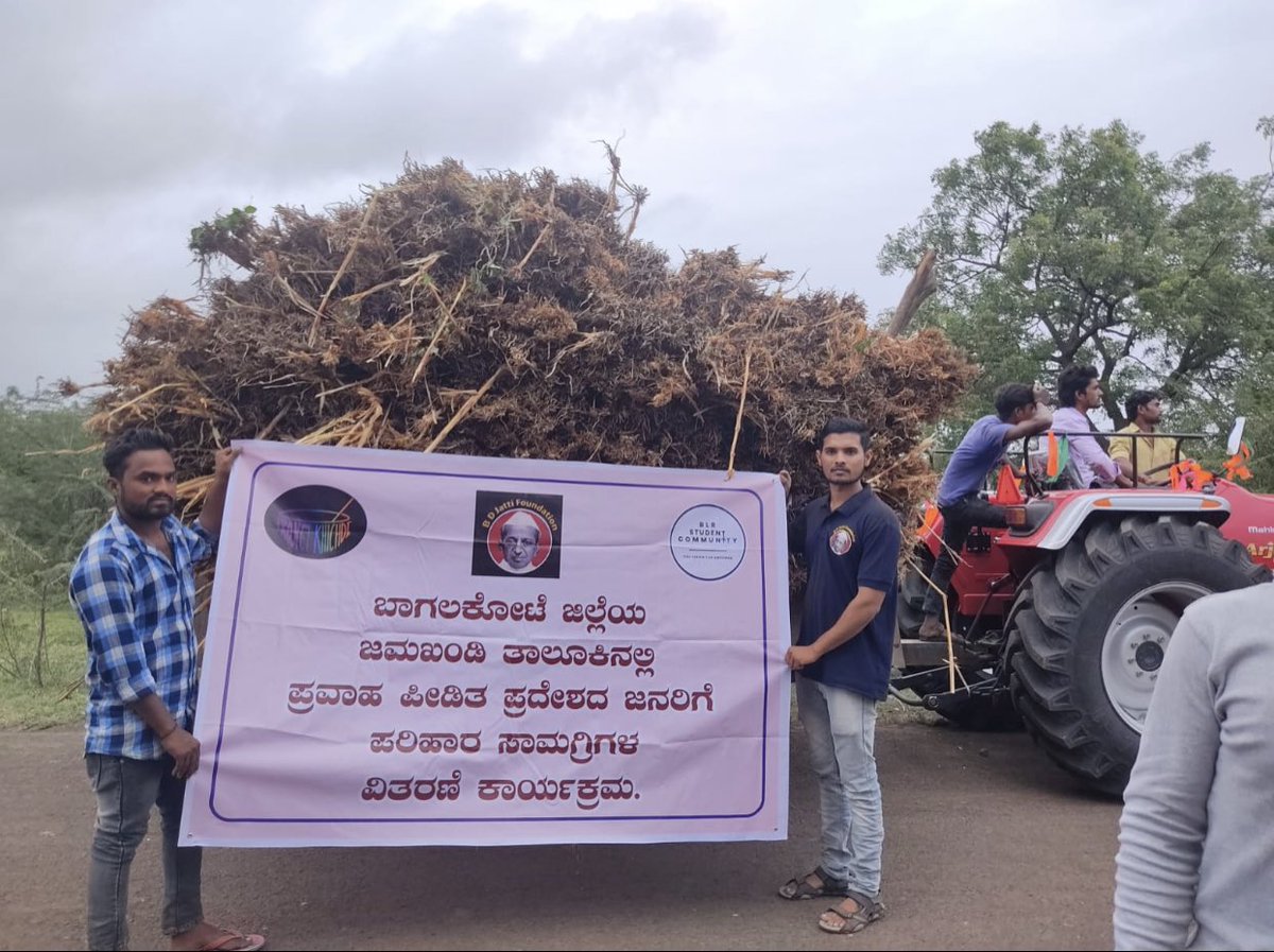 Distributed fodder for cattle and listened to the problems faced by people in takkod, Jamkhandi. Care packages were distributed amongst people. #KarnatakaFloods
