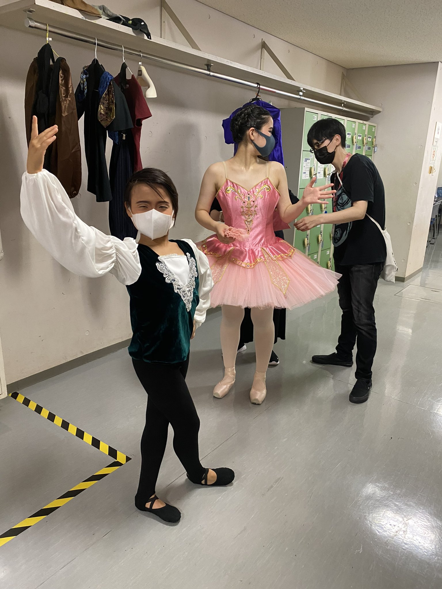 鈴木烈 劫 本日バレエ生配信です 17 30 T Co Nordzulglr リアルタイムでの動画配信のみとなります 録画 スクショなどはご遠慮ください また許可なくsnsなどへ投稿する事はご遠慮ください ダンスカンパニーヒロミック バレエ