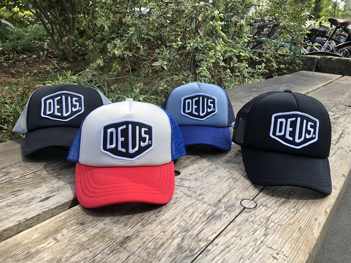DT_car's tweet photo. 写真集はECサイトでもお求め頂けます。
プロフィール画面から「deus」で検索してください。
https://t.co/Dz7tdptIex
#deusexmachina #deus #garyinman #custom #bike #book #motoguzzi #beretta #daikanyamatsutaya #代官山蔦屋書店 https://t.co/FvNIMHpD1q