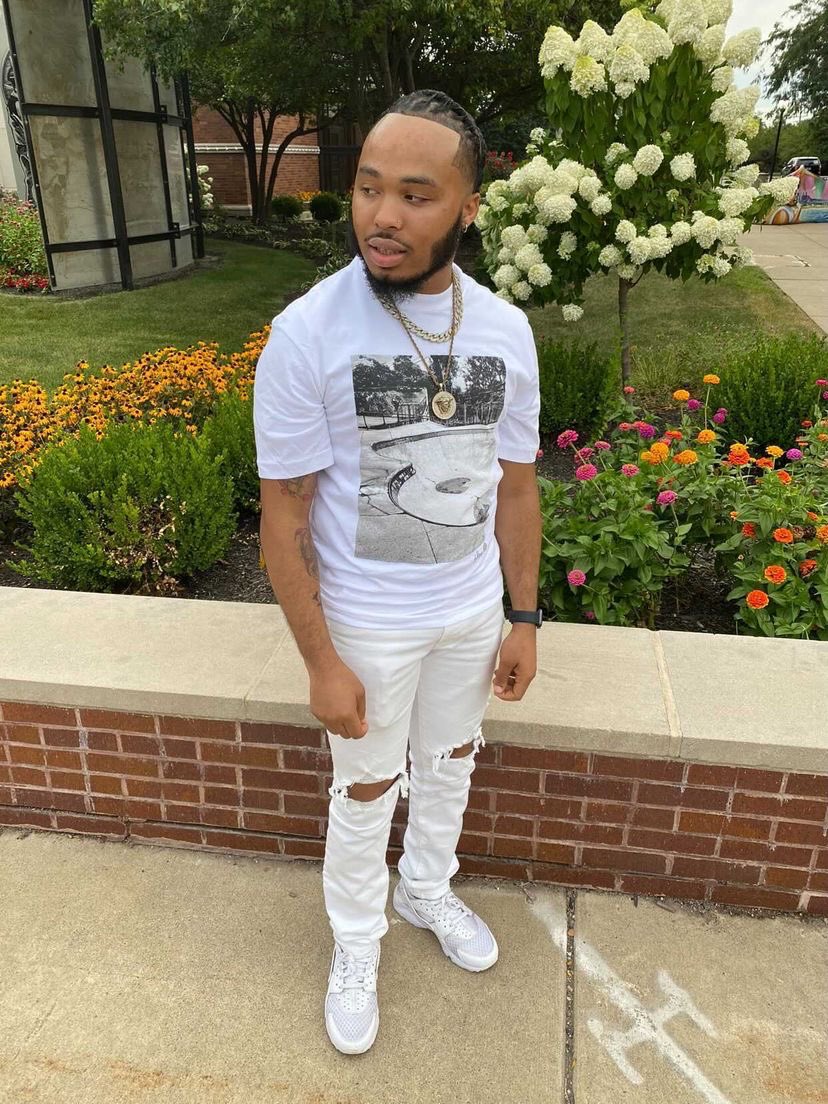 thereal_lyrik's tweet photo. Desire to be the best YOU that you can be🤞🏽🤍. Nobody can beat you at being you and nobody will beat us if we want for each other what we want for ourselves🤝✍🏽🧠🖤♥️.
#Lyrik #Ventilations #AlbumOfTheYear 
#LegendStatusRecords  #LyrikNationRecords 
#NewMusicOTW 
#LongLiveDaveon https://t.co/nWcoZUZsEw