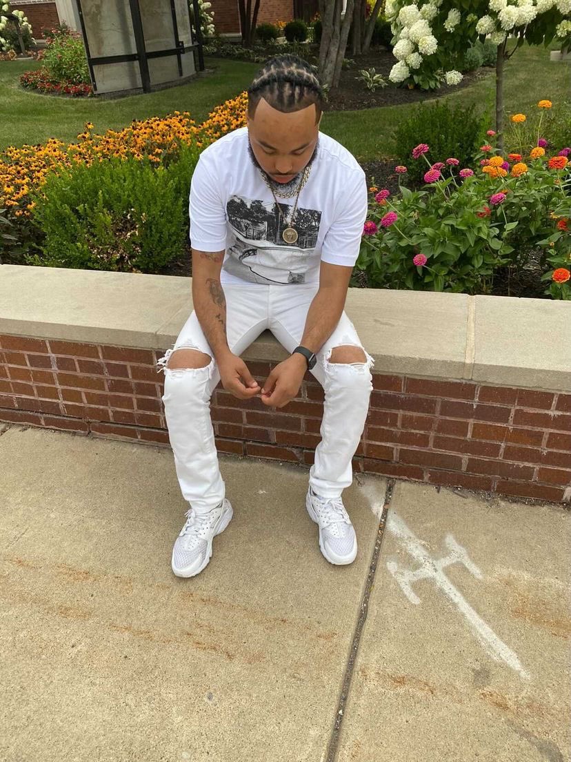 thereal_lyrik's tweet photo. Desire to be the best YOU that you can be🤞🏽🤍. Nobody can beat you at being you and nobody will beat us if we want for each other what we want for ourselves🤝✍🏽🧠🖤♥️.
#Lyrik #Ventilations #AlbumOfTheYear 
#LegendStatusRecords  #LyrikNationRecords 
#NewMusicOTW 
#LongLiveDaveon https://t.co/nWcoZUZsEw