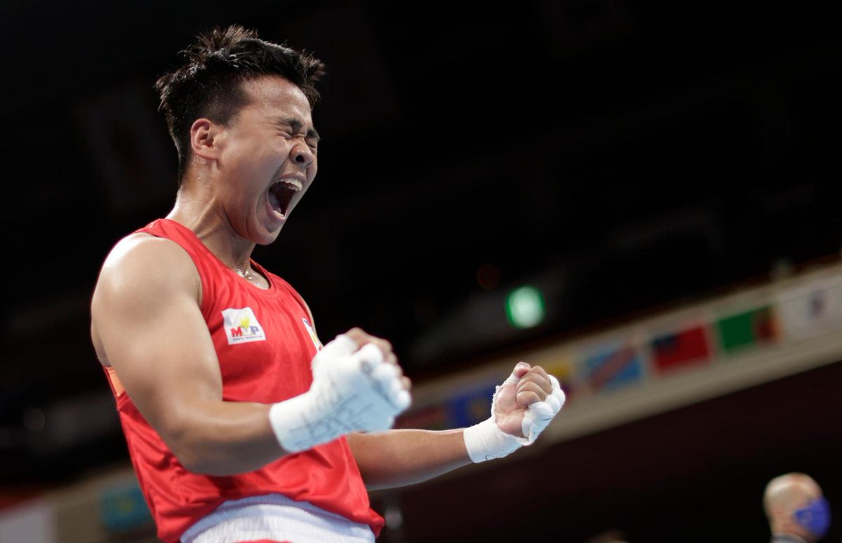 rapplerdotcom's tweet photo. EMOTIONAL WIN. 🥊💪🏻🇵🇭

Winning moment for Filipina boxer Nesthy Petecio as she now has a chance to capture another #gold medal for the Philippines! Photos: Ueslei Marcelino/Reuters 

#Tokyo2020 #Olympics #PHI #Boxing https://t.co/kDI8nsJqHE https://t.co/wV2TMU10tV