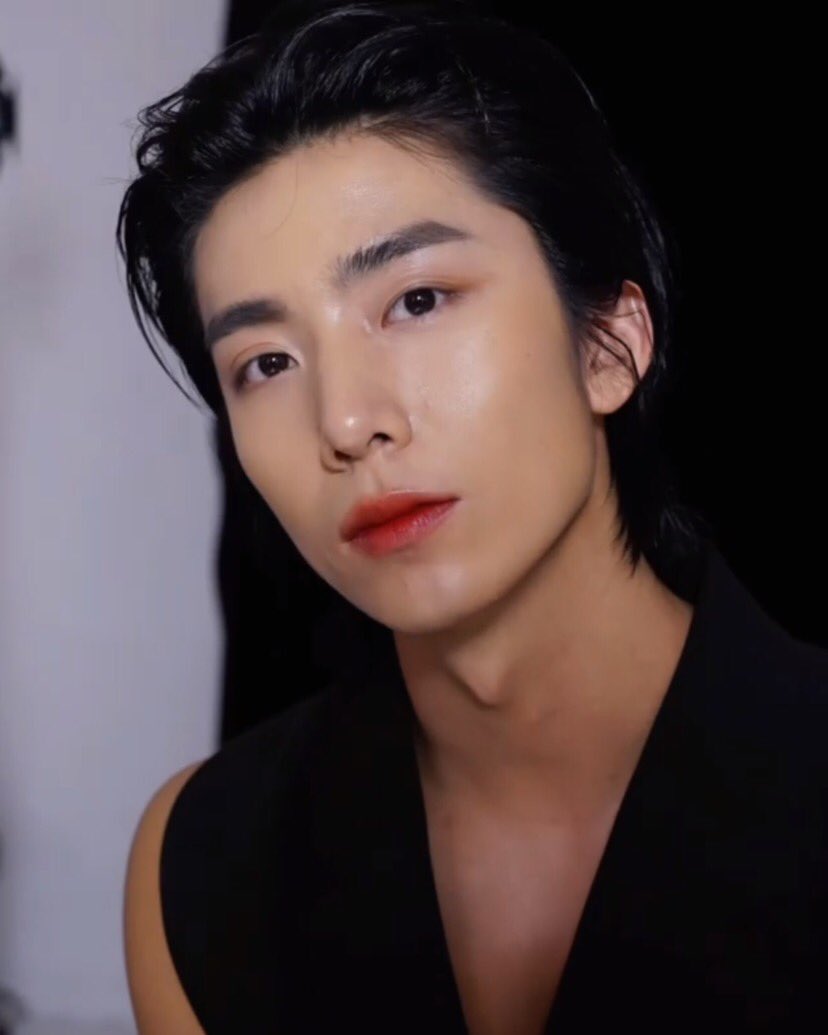 이래도되냐고
아름다움의 형상화됏는데지금