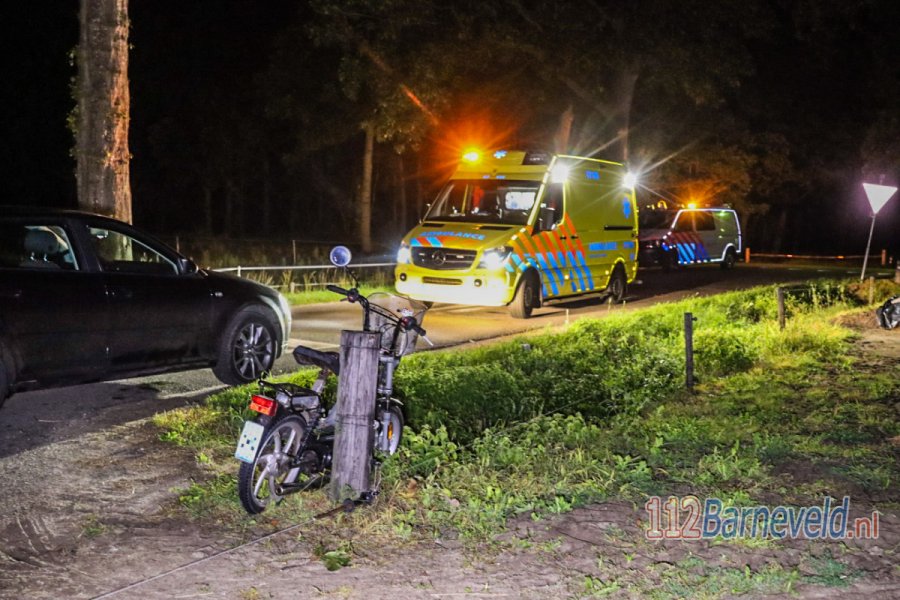 Man bekneld onder brommer in sloot #Stroe trekt aandacht van voorbijganger. 112Barneveld.