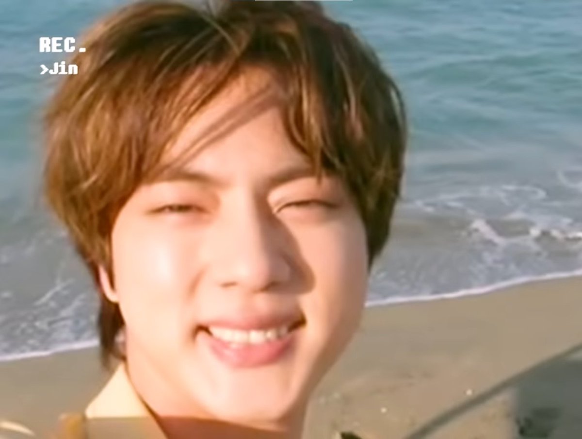 📸 Mais uma prova que o Jin não envelheceu uma célula.

        2016                              2021

<a href="/BTS_twt/">방탄소년단</a> #BTS
Cr img: jingallery