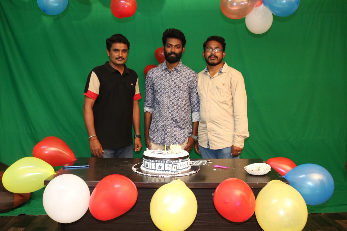 rameshlaus's tweet photo. Actor @Nakkhul_Jaidev 's next movie
Director #RGKrishnan 's Surprising Birthday Celebration by #Apwawasan5656 Production 's Producer #DatoBSubaskaran & movie team
Stay tuned ✨ for more updates !!!
@PROSakthiSaran https://t.co/Nt5jfNCtPW