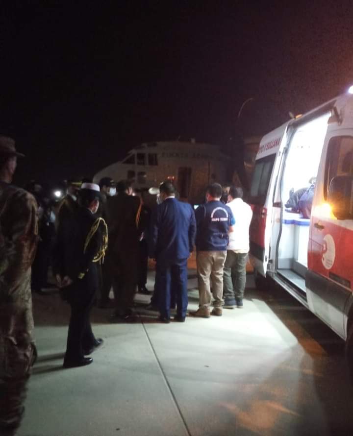 dianitaGahu812's tweet image. #ÚltimaHora.  Acaba de llegar el avión que trasladará a Lima a la gestante Ana Fernández Macalupu, quien resultó herida durante el #TemblorPiura de 6.1 y cuyo epicentro fue en #Sullana. Vuelo partirá en unos minutos 🙏🇵🇪