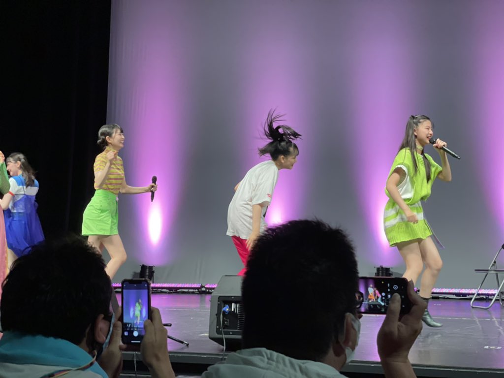Ichiban_ariga10's tweet photo. ひかるんさん、わかりんさん、前半ほぼ地蔵だったおじさんたちが『いただきだぁ〜』ってなったり、バブルポッピングでめちゃめちゃ踊りだしてびっくりさせてごめんね
おじさんたちエビ中秋田分校いぎなり東北産大好き部なんだ
#ALT01 https://t.co/OIe423tS13
