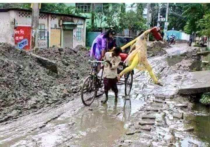 DrMRafiAlvi's tweet photo. स्मार्ट सिटी मे #Long_jump की प्रैक्टिस करते हुए महिला खिलाड़ी....🧐🧐 https://t.co/OXTll13oqK