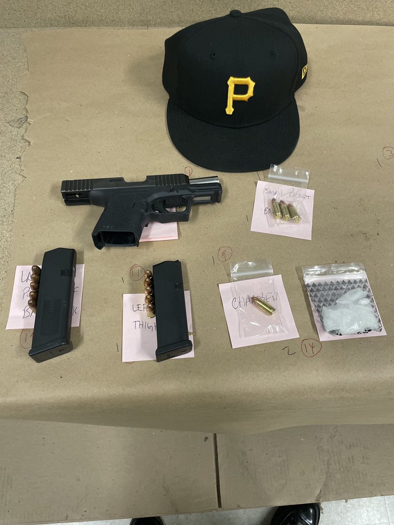 FTO Peña &amp; Ofcr Ramos were conducting extra patrol when they observed a vehicle double parked. Ofcrs approached the vehicle &amp; FTO Peña observed a magazine under the passengers thigh. After taking suspect into custody, Ofcrs conducted a search &amp; recovered a handgun. 👏🏼 <a href="/Capt_Odle/">LAPD Mission</a>