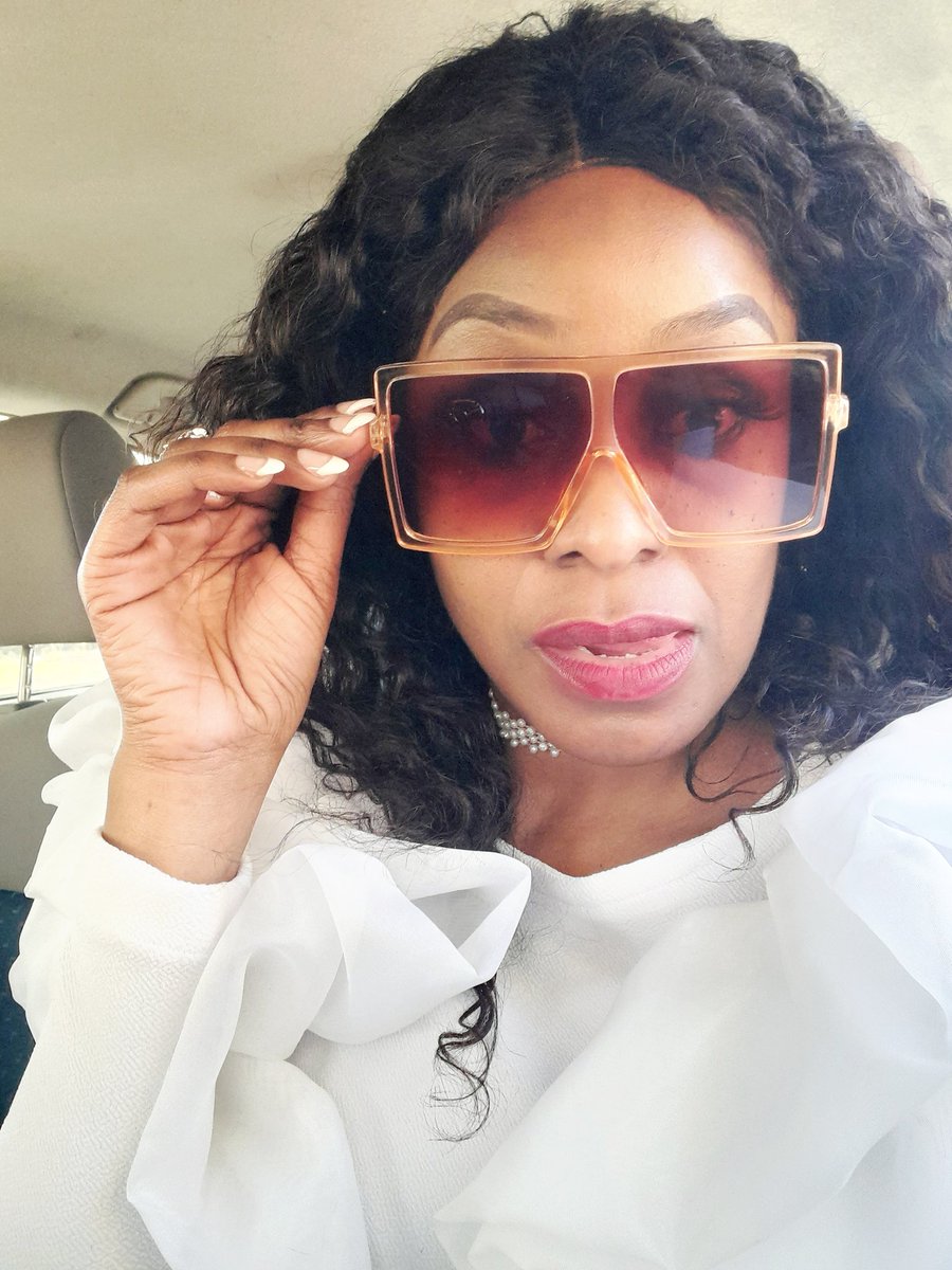 Happy Weekend everyone #HappierThanEver