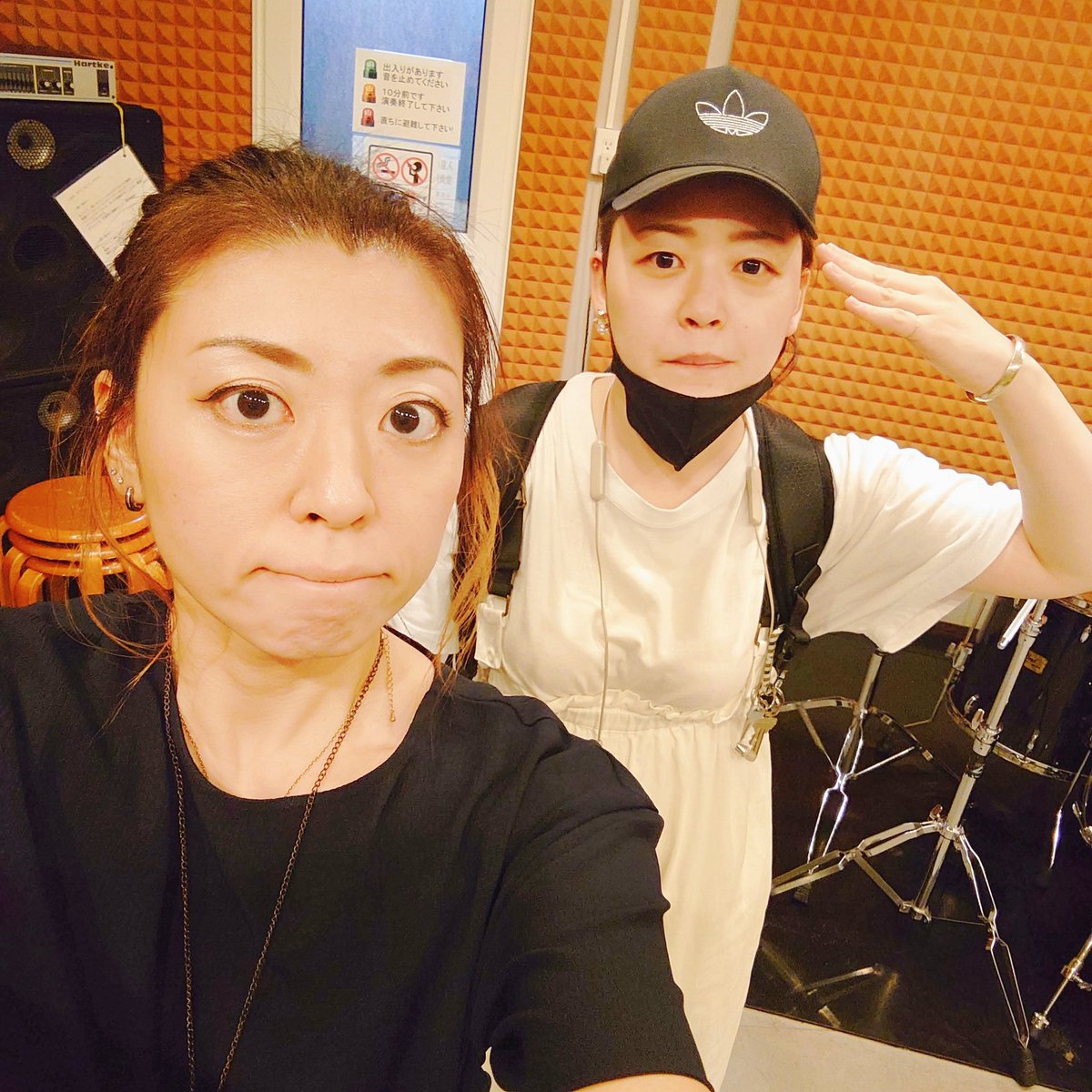 helloot_wb's tweet photo. 白黒ハロット
#ハロット #helloot #sapporo #vocal #unit #music #song #thx #love #studio #white #black #othello #powerslave #practice https://t.co/uA8JjAYrUr