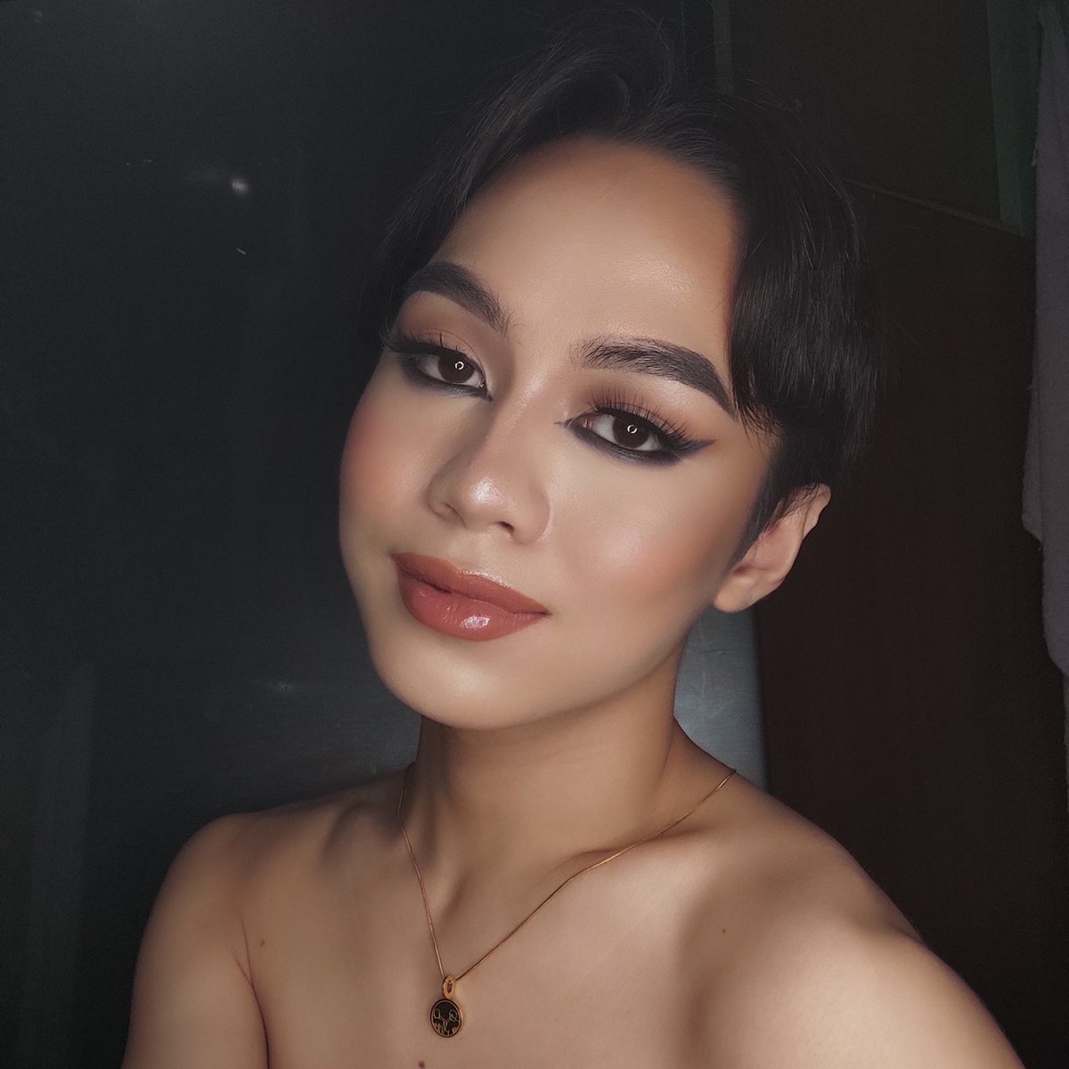 jhamsexyy's tweet photo. walang kasingtapang na eye look HAHAHA🖤 https://t.co/QcOo9hKOuo