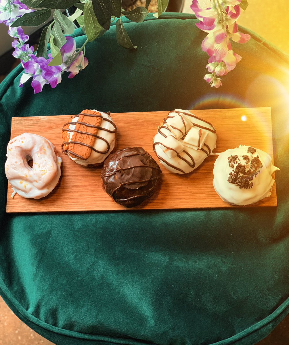 🍩Donut Delivery🍩 It’s been a while and they’re back…...for now! Eat in or take out?

#Coffee #Espresso #lattecoffee #Coffeelife #coffeelove #Caffeine #CoffeeCaffeine #Coffeelovers #Coffeetime #Coffeeadicts #Morningcoffee #hiddeninplainsight #vegan #ourburystedmunds