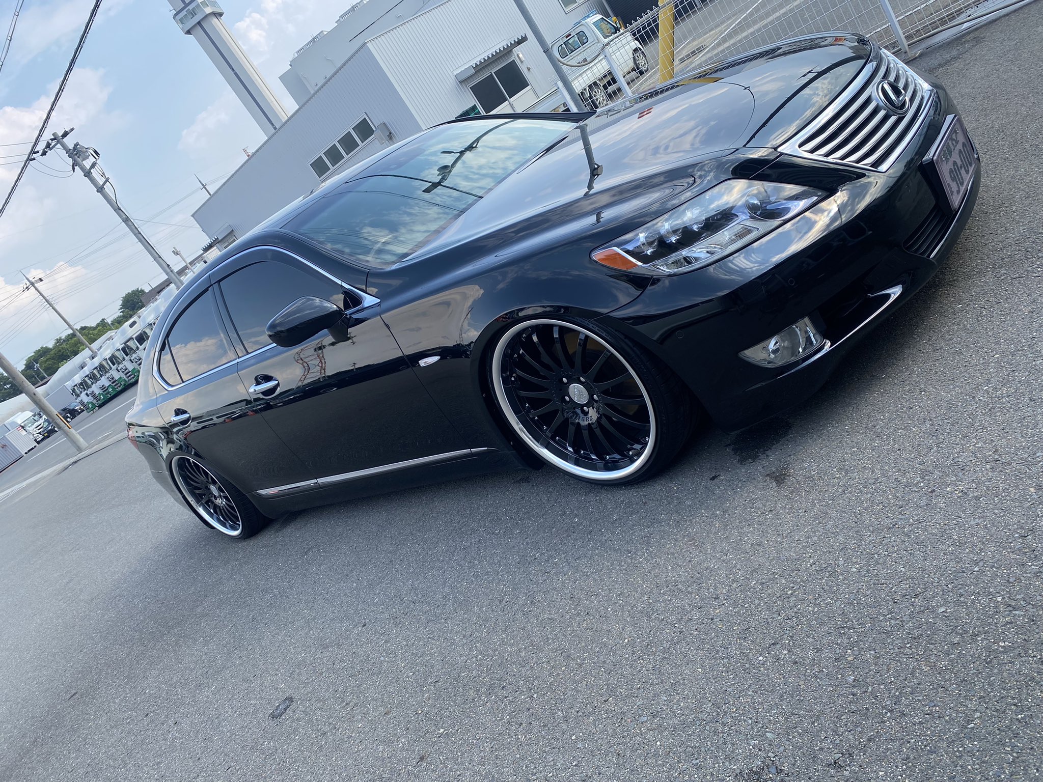 まっちゃん ボディもタイヤもホイールもピカピカ 下品な車やな 笑 T Co 9zheyhldox Twitter