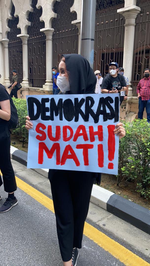 NgaKorMing's tweet photo. Sila retweet jika anda setuju kerajaan gagal dan PM Muhyddin wajib letak jawatan segera utk selamatkan negara kita. #Lawan #KerajaanDerhaka #KerajaanBetaGagal #KeluarDanLawan https://t.co/jRLkl3nZFR