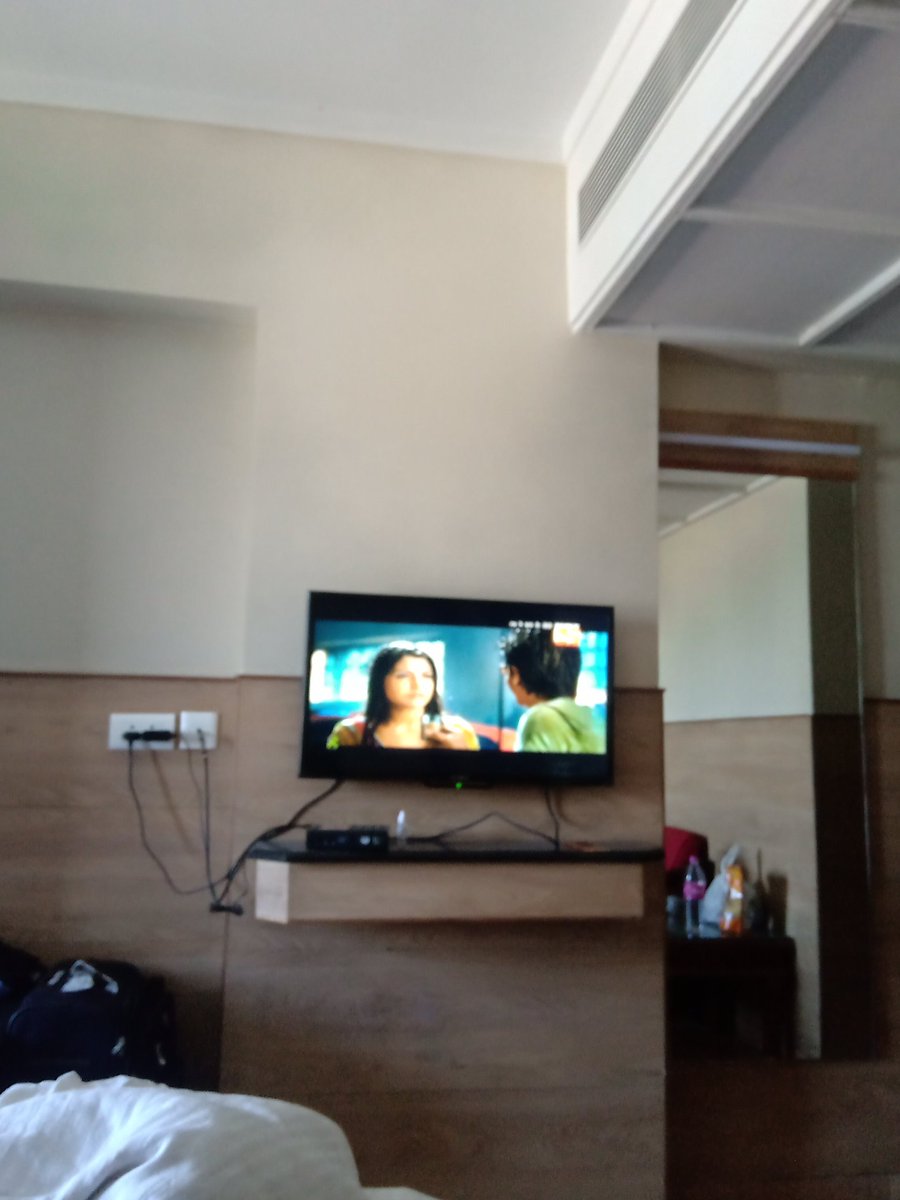 karan_srkian's tweet image. What you seek is seeking you 😍 
Shah Rukh Khan ❤️ is here in Madurai Tamilnadu.
#RNBDJ