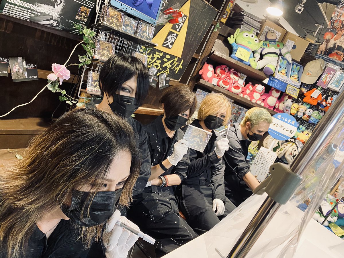 ヴィレッジヴァンガード池袋サンシャインシティアルタご来店ありがとうございました！
次回は8/4高田馬場AREAでお待ちしてます！
#NICOLAS #ニコラス