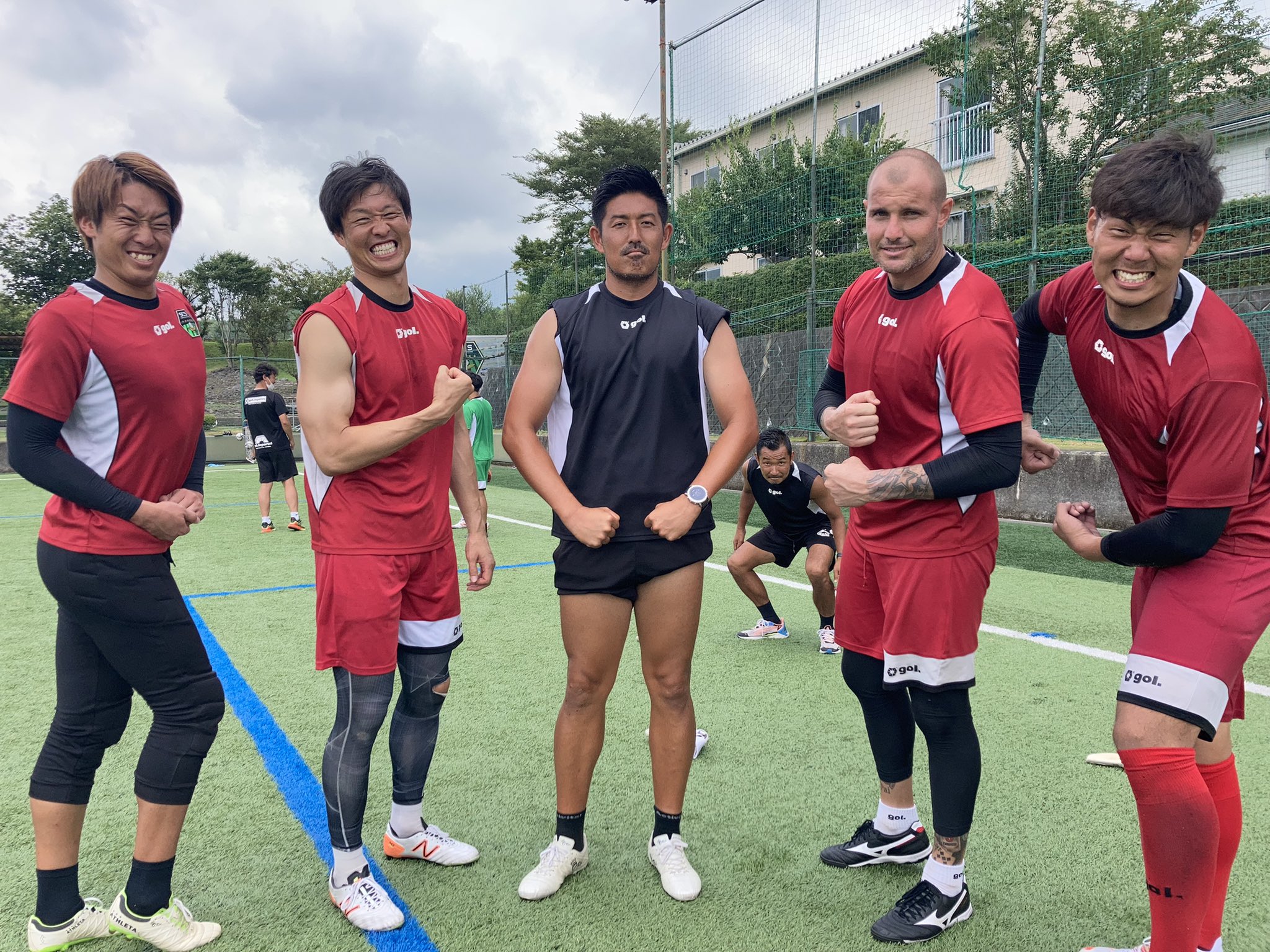 تويتر Sc相模原 على تويتر ゴールキーパー陣は 御殿場キャンプで筋肉むきむきになりました なぜか渡辺gkコーチも 三栖フィジカルコーチのお陰様ですね Sc相模原 T Co Zvfkyv0hit