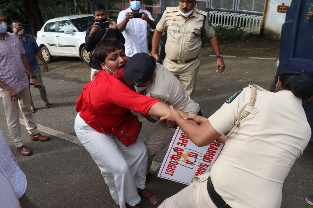 DevsurabheeJi's tweet photo. Mahilaaon ke sammaan mein,
Congress nikli maidan mein!
You must resign @goacm @DrPramodPSawant !
#ResignGoaCM #goacm #Goa
@INCGoa @INCIndia @dineshgrao https://t.co/th1fH0hpXA