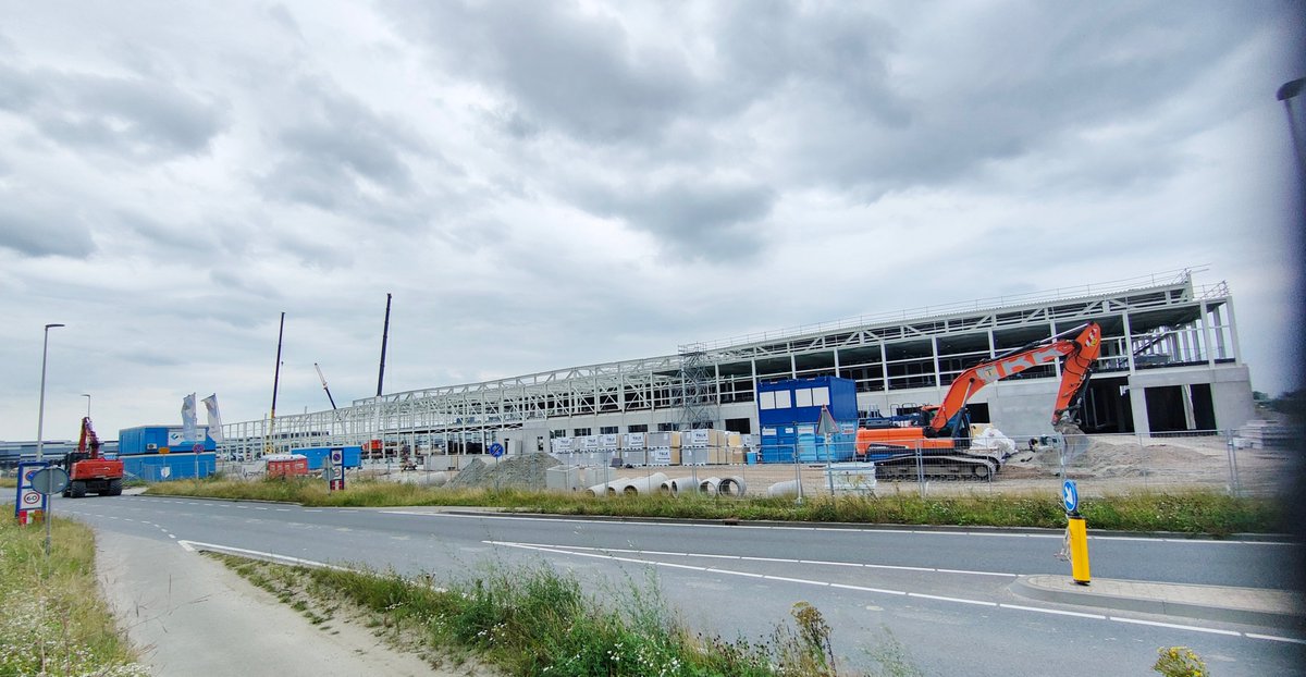 De bouw van het gigantische distributiecentrum van HBM-machines van 50.000 m2 op <a href="/LogistiekPark/">LogistiekParkA12</a> langs de A12 in #Waddinxveen welke eind 2021 wordt opgeleverd. #logistiek #transport montea.com/nl/press/monte…