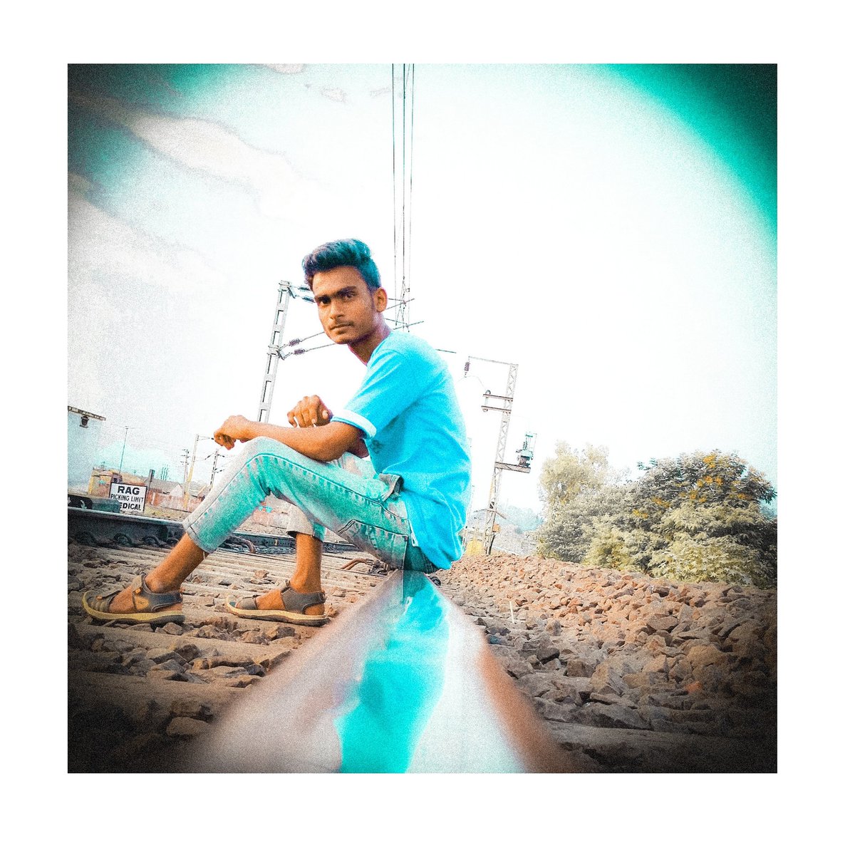 AnilLacky's tweet photo. Vijayawada junction.
.
.
....
.
.#anil_lucky_model https://t.co/FO17VRIGnz