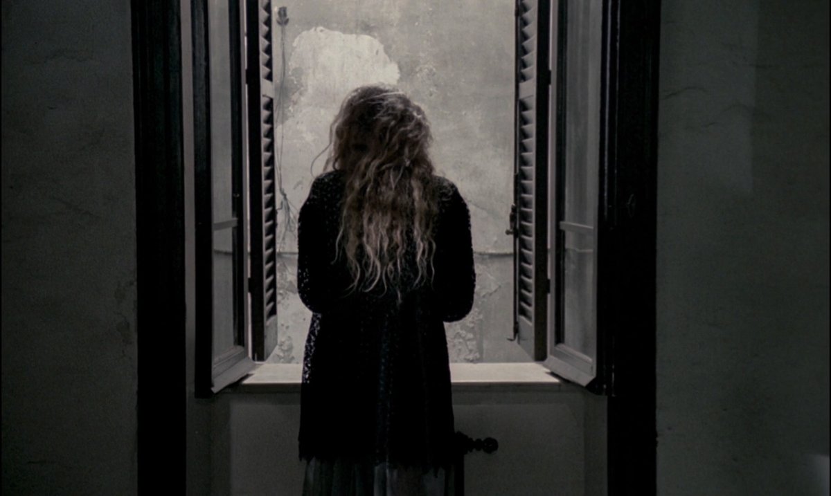 lunarscp's tweet photo. Windows.

Andrei Tarkovsky 's 'Nostalgia'. (1983)
Cinematography by Giuseppe Lanci.

#LostInTarkovsky https://t.co/1p2rnMWzlz