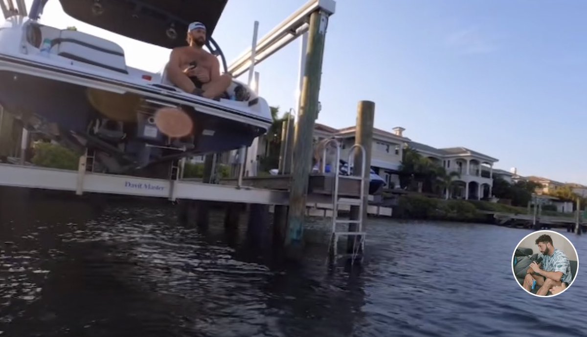 RealThomasC33's tweet photo. @justmike @Apple Every time I came by the crib you was always sittin in this same spot 🤣 I was hittin bahama breeze and was gonna ride by with @justmike bumpin on the boat but ain’t want you think this Bi cra cra https://t.co/k2XP9y8TsK