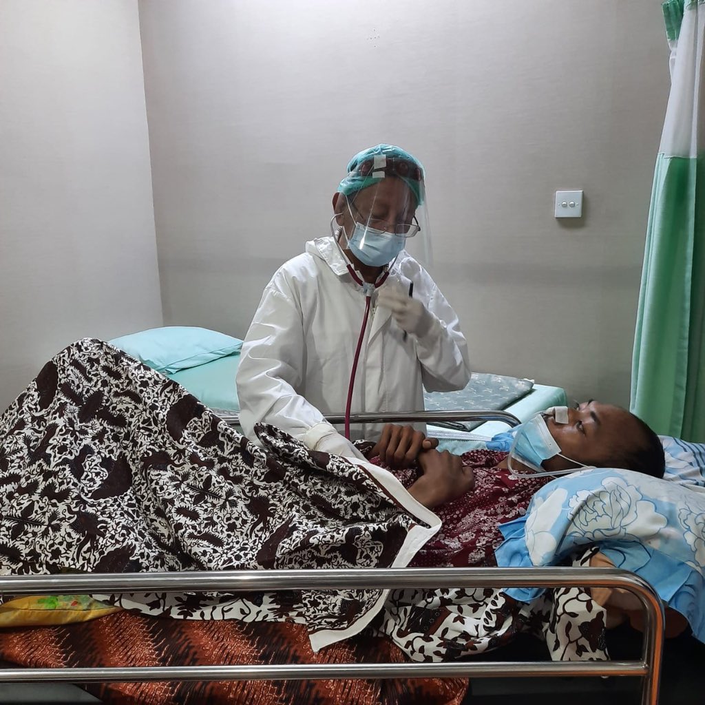 Menurut dokter sudah mulai ada progress yang baik. Hanya saja dokter bilang pengobatannya masih butuh waktu. Di RS juga dilakukan tindakan lab untuk pemeriksaan darah, level infeksi parasit, keratinin, dan albumin.