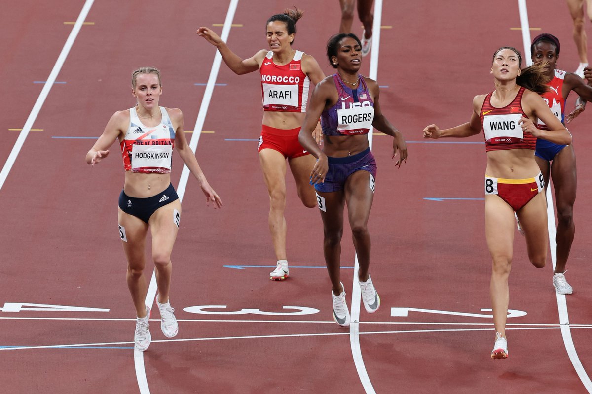 BritAthletics's tweet photo. WHAT A FINISH @keelyhodgkinson 🔥🔥

The British Champion wins the last Women's 800m semi-final ( 1:59.12) to make it 3 brits in Tuesday's final 👏

📊Timetable and results: https://t.co/myzl0caNWj
📺Coverage on @BBCSport &amp; @Eurosport_UK  

#Tokyo2020 | #Olympics https://t.co/rbYllj4E5F