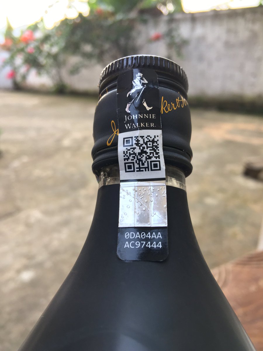 ngimbis's tweet photo. Il est désormais possible de scanner sa bouteille avec un téléphone en boîte ou dans un magasin pour savoir si elle est authentique ou made in Nkolmesseng. 
J’ai testé sur le #johnnieWalker 

#Ad
#BlackIconIsBae
#JohnnieWalkerA200ans

A consommer avec modération 21+ https://t.co/xQVN311PvG