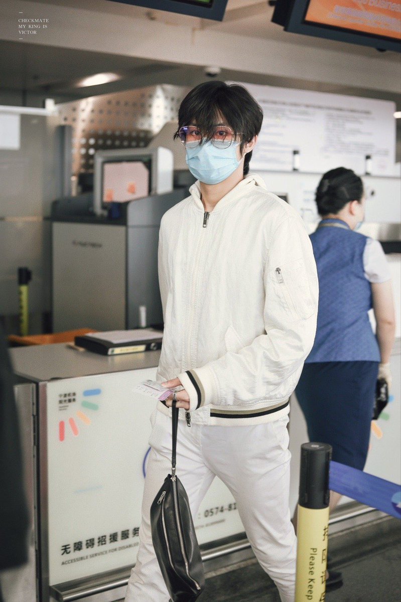 THVictorLiu's tweet photo. 𝟐𝟏𝟎𝟕𝟑𝟏 𝐍𝐆𝐁🛫️

ความวิชวลที่ไม่มีอะไรบนโลกนี้ปกปิดได้ คุณชายตระกูลหลิวฟู่ ดีเลิศ เลอค่าพระมหาเจ้าของแฟนคลับ 
|น่าจะไปถ่าย #DAYDAYUP|

Cr. CHECKMATE •劉傅傑Victor 

#ProjectC #Victor #刘傅杰 #JYPETRAINEES #Liufujie 
#DayDayUp #หลิวฟู่เจี๋ย https://t.co/RDN5FJAXEt