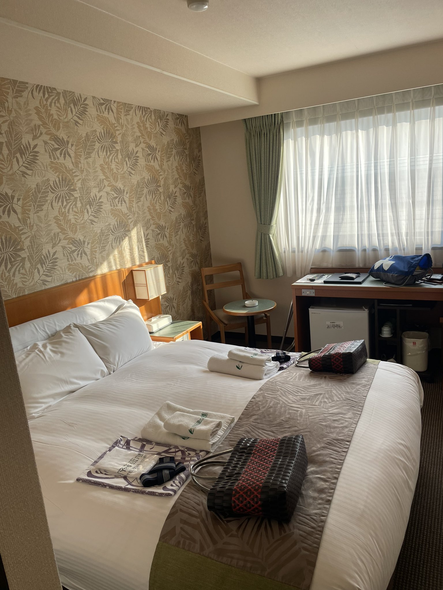 坐骨フィナンシャルグループ 一人なのにダブルベッドのお部屋で寝ます 今こそ滋賀を旅しよう T Co P1svg6pz6r Twitter