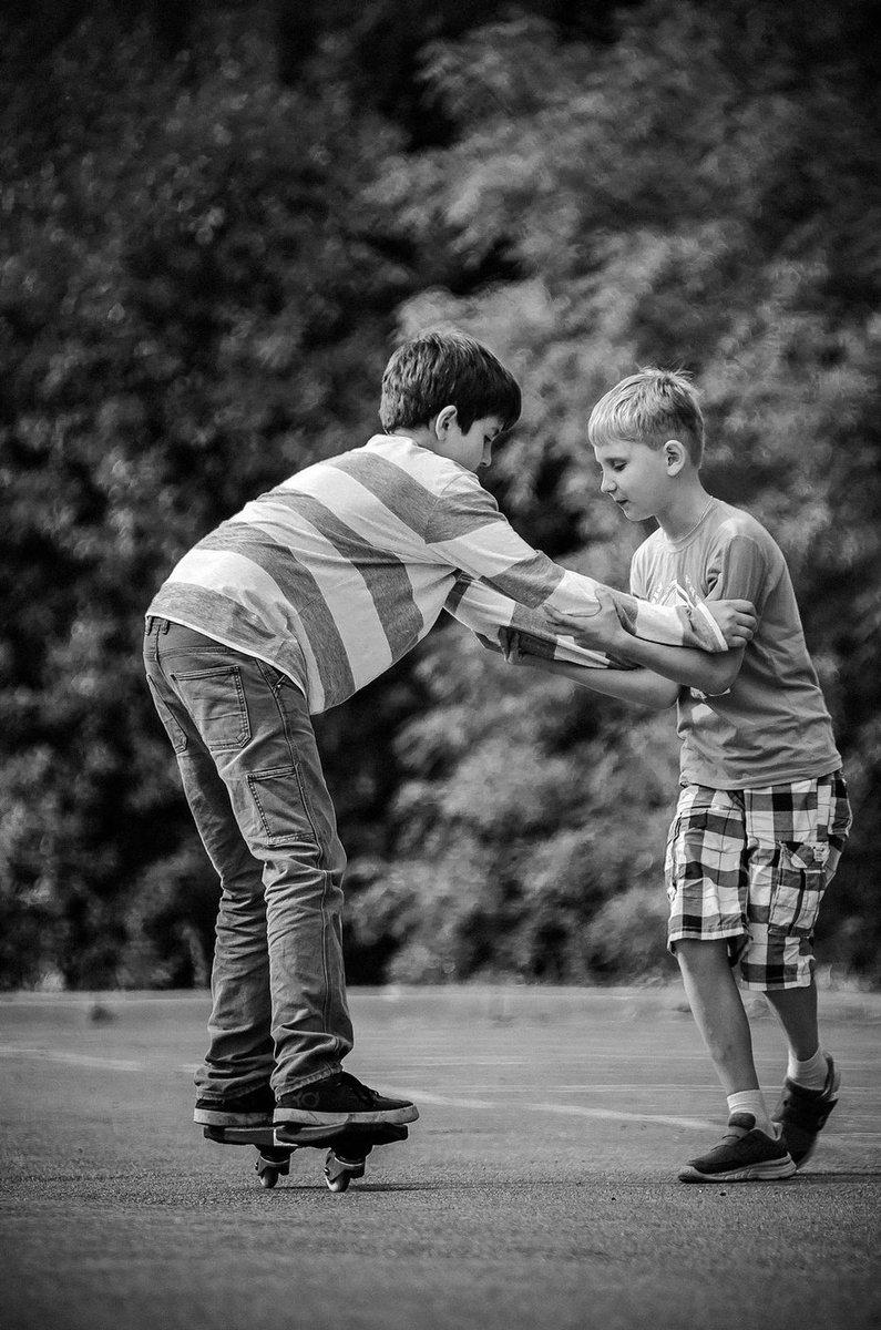 настоящие друзья. подруги. дружба. настоящий друг. объятия животных.