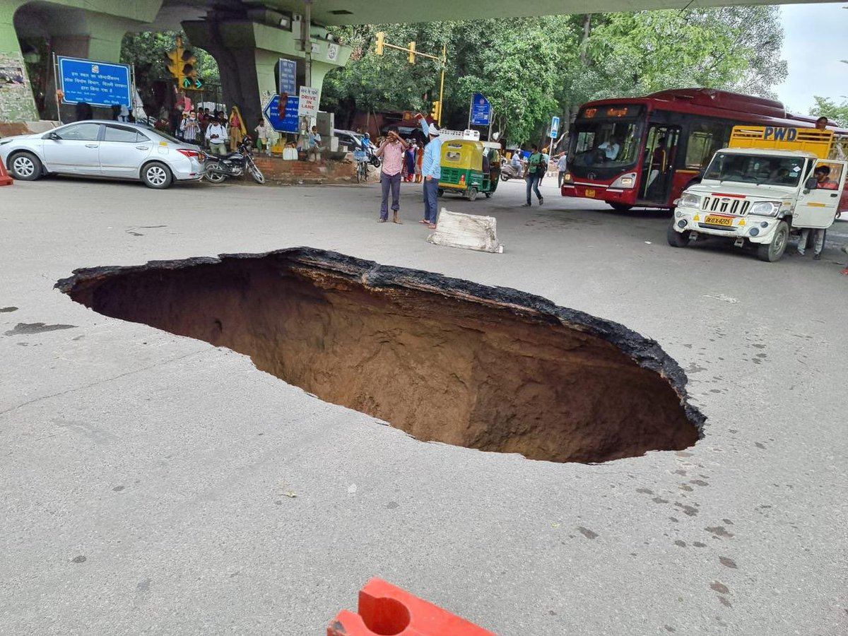 INCIndia's tweet photo. "Acche Beete 5 Saal, Lage Raho Kejriwal"

"Achhe din aane waale hain"

The results of arrogance 👇 https://t.co/iSEL01vwHr