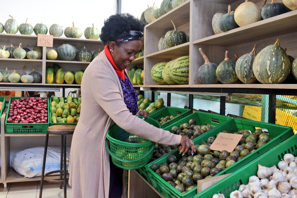 KenyaCIC's tweet photo. It’s a food paradise at the Kiambu County Harvest Festival here at the Nairobi Farmers Market. Carry a basket or two to get all your goodies for the month of August. 🌽🥩🥝 #HarvestFestival @EUinKenya @denmarkinkenya @KiambuCountyGov @emungai_m https://t.co/zG6dShKDtr