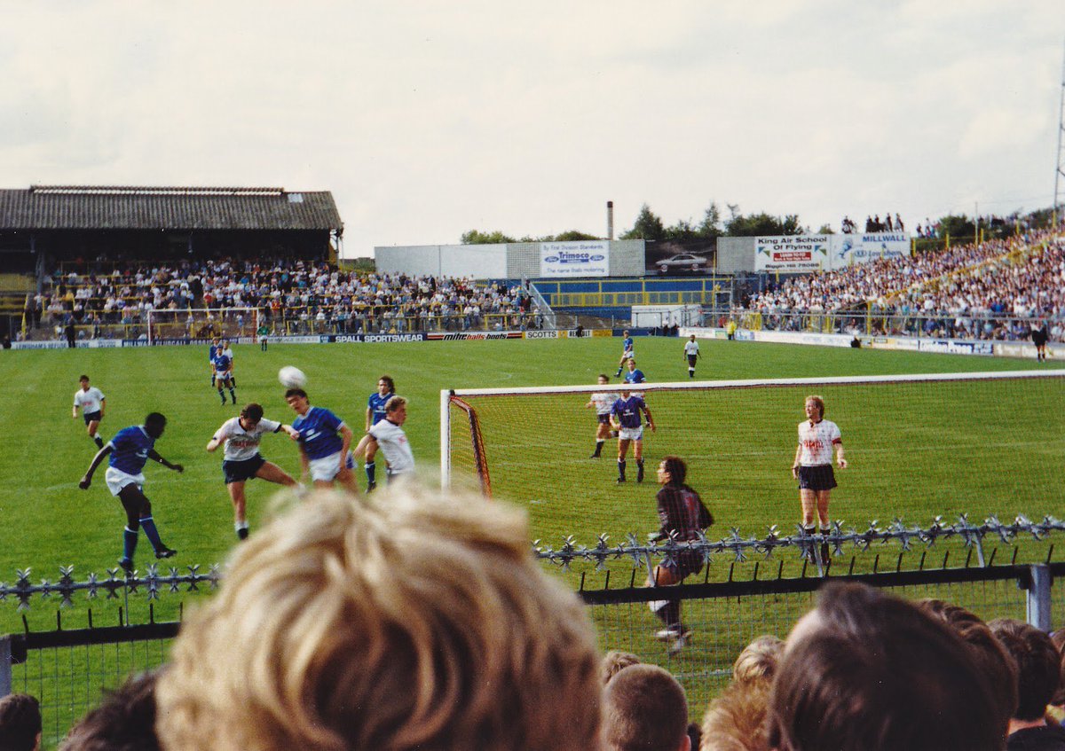 WallArt1885's tweet image. Cas flying at the back post. Millwall 1-0 Derby County 3rd September 1988 The Den, Cold Blow Lane, New Cross, London #Millwall