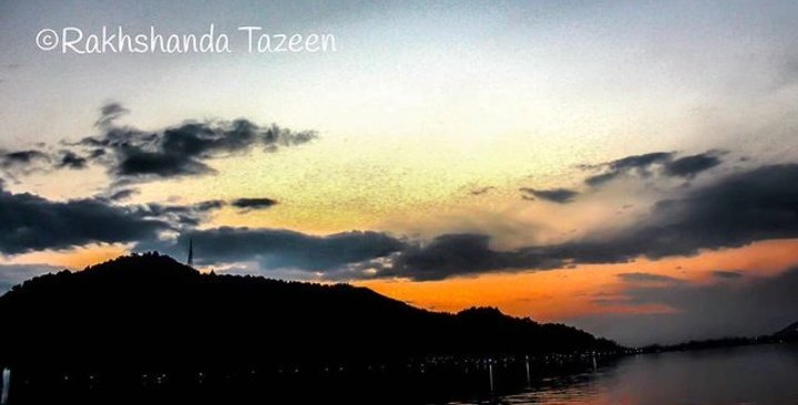 Another beautiful sunset.....
 #beauty #photographer #jktourism  #NaturePhotography #weekendvibes #sundayvibes #Kashmir #OurDay #FridayFeeling #fridaymorning #FriendshipDay #closefriend #motivation #jktourismofficial #photography  #LakeShow #canon #StaySafe
P.C. @rakhshandatazeen