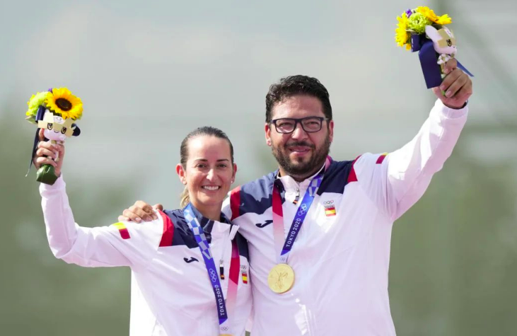 NosotrasSD's tweet photo. 🥇 Fátima Gálvez @tiraora, una de las protagonistas de #Nosotras, logra la primera medalla de oro para España junto a @AlbertoFdezTiro 
¡Enhorabuena, Fátima! https://t.co/RKnlwTbmNz