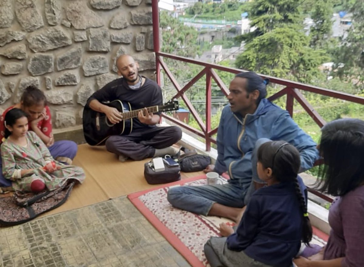 wumbaya's tweet photo. A casual afternoon sharing #music with friends in #kodaikanal https://t.co/H32nwn968q